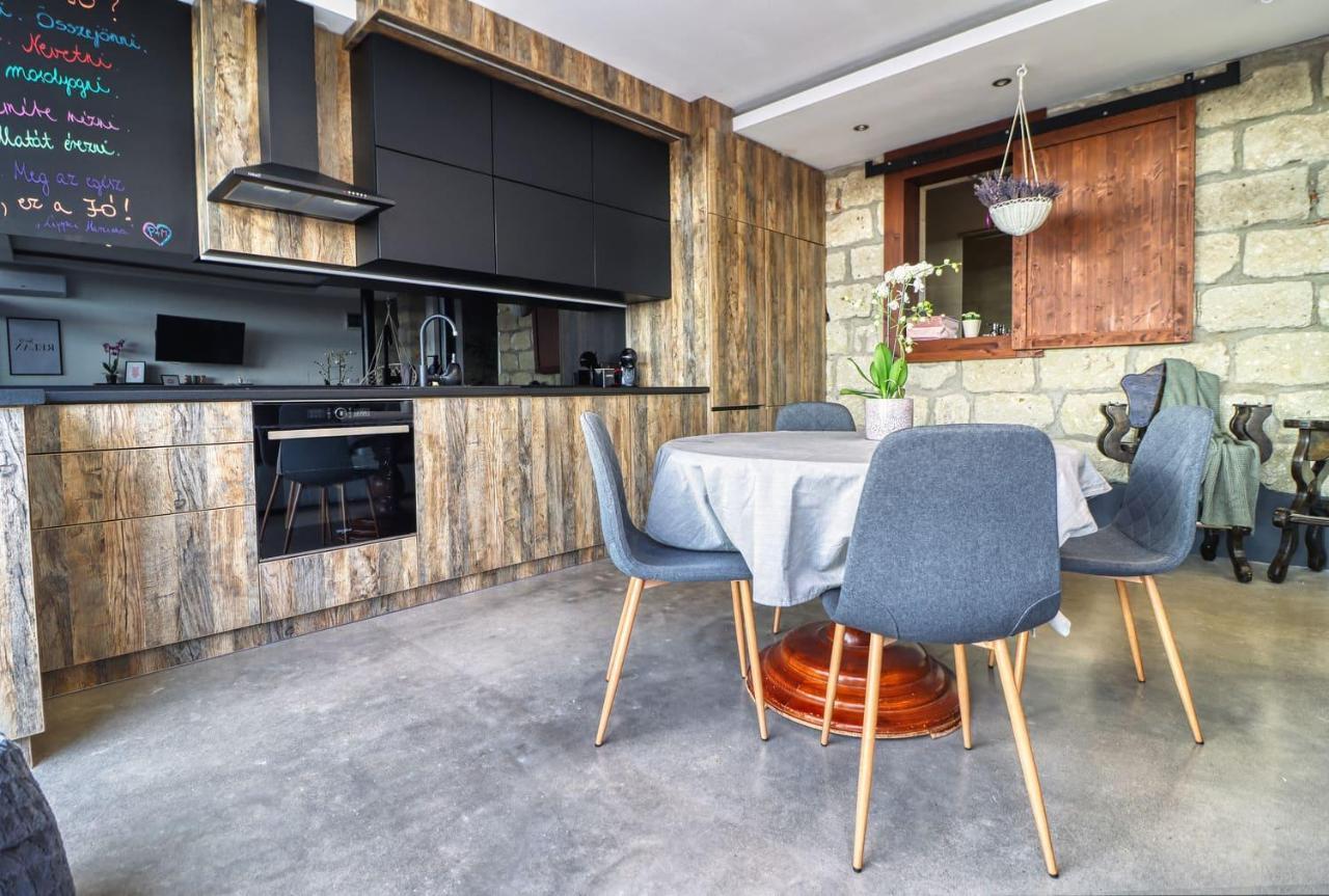 Hab Home Apartman Eger Buitenkant foto